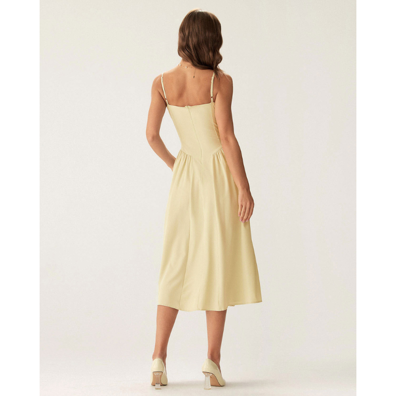 Sofia - Elegant midikjole med firkantet hals