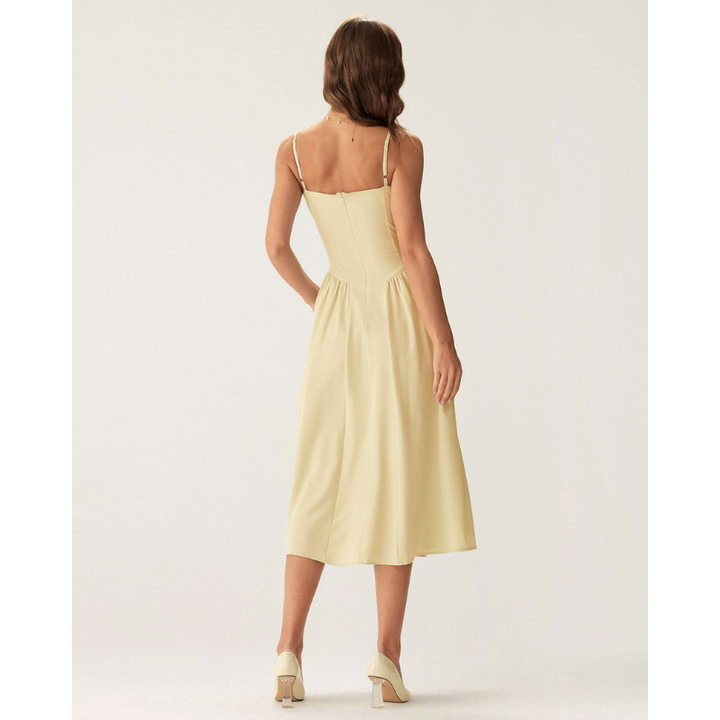 Sofia - Elegant midikjole med firkantet hals