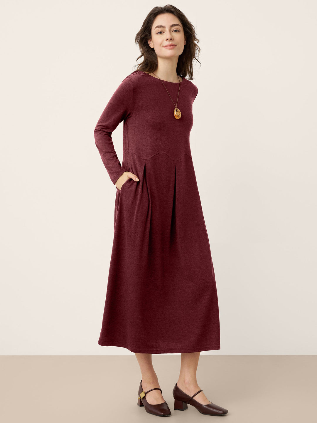 CALISTA - Lang kjole med struktureret design og sidelommer