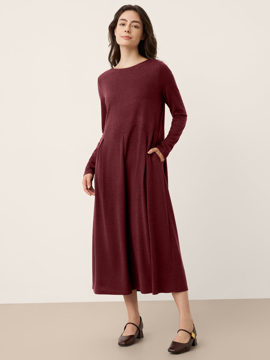 CALISTA - Lang kjole med struktureret design og sidelommer