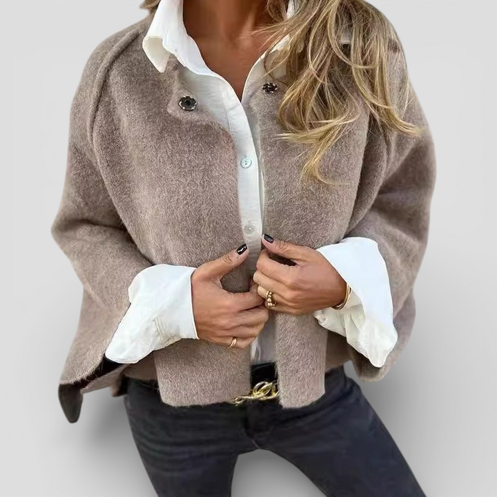 Amber - Kappe med smarte udsvungne ærmer