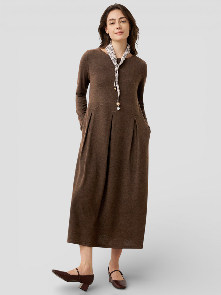 CALISTA - Lang kjole med struktureret design og sidelommer