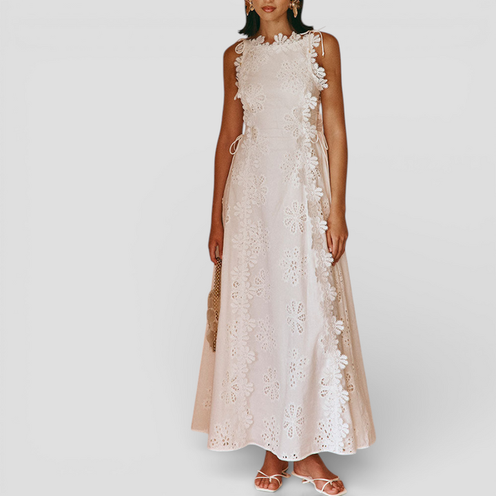 Denete - Kjole med blomsterbroderede kanter