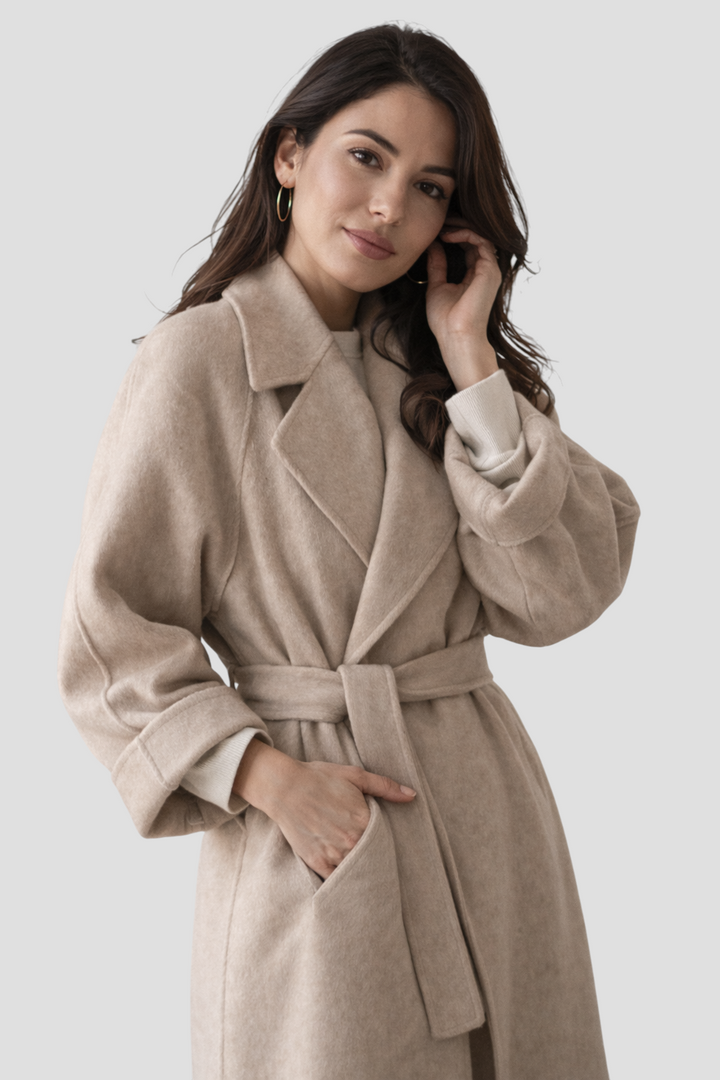 Luise - Lang frakke med bælte og skræddersyet krave