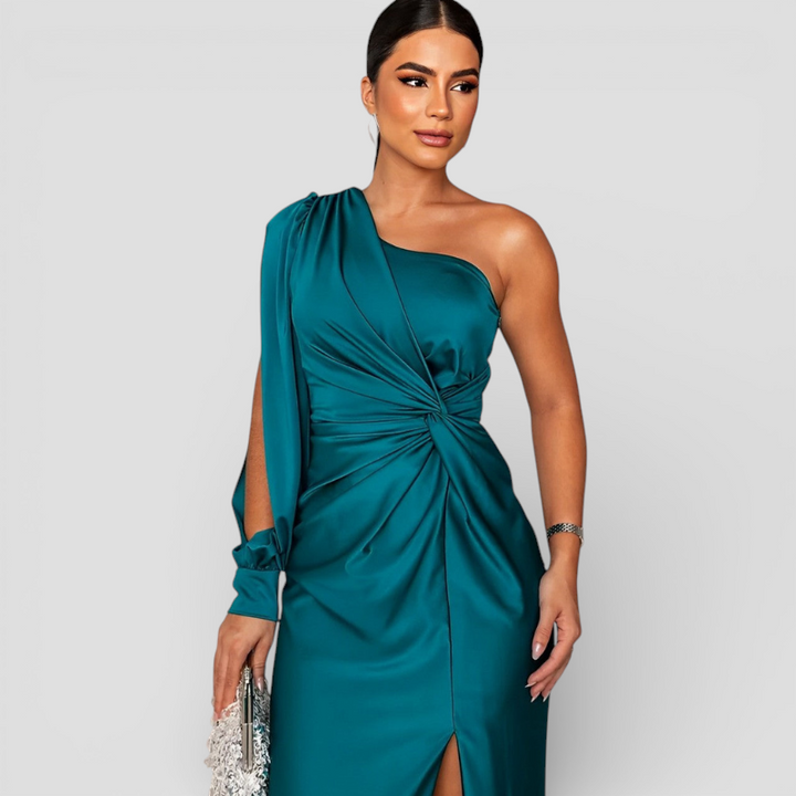 VERA - AFTENKJOLE I SATIN MED ÉN SKULDER