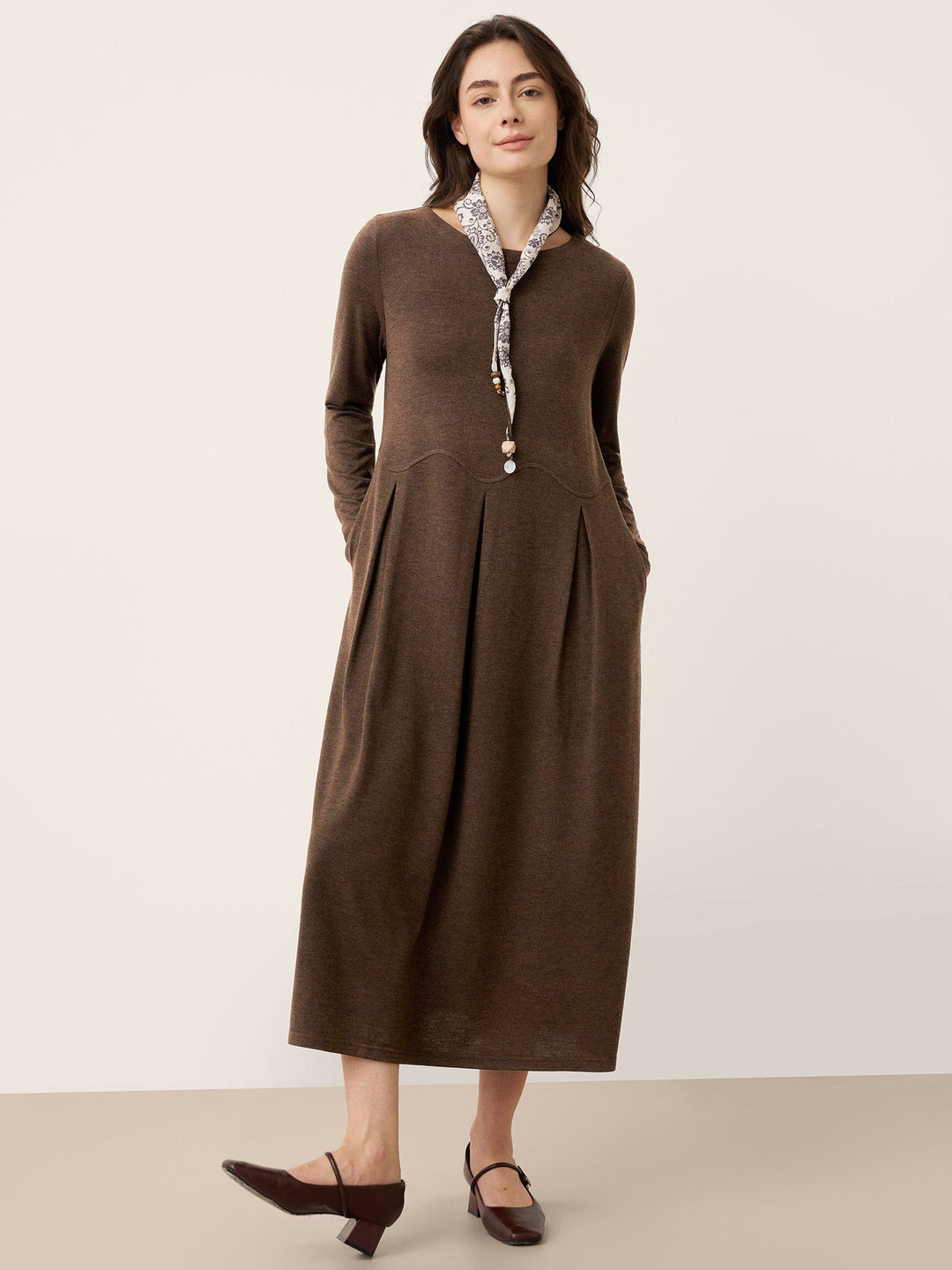 CALISTA - Lang kjole med struktureret design og sidelommer