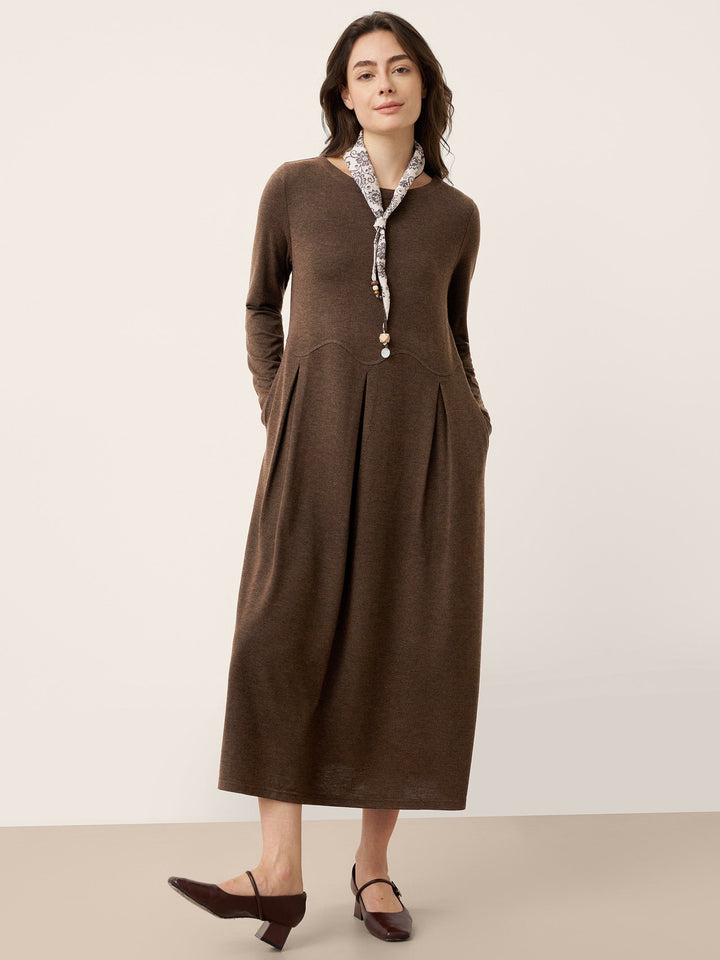 CALISTA - Lang kjole med struktureret design og sidelommer