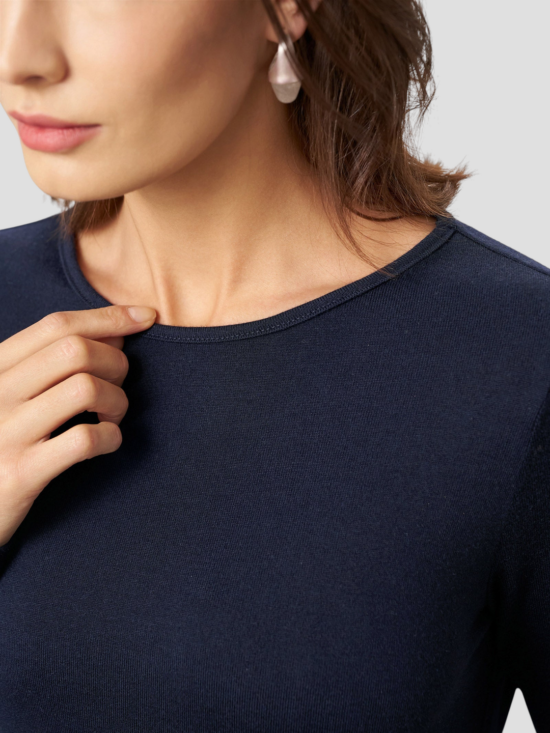 CALLIE - Midi-kjole i marineblå strik med lommer