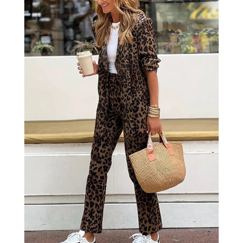 Penelope - Blazer og bukser med leopardmønster