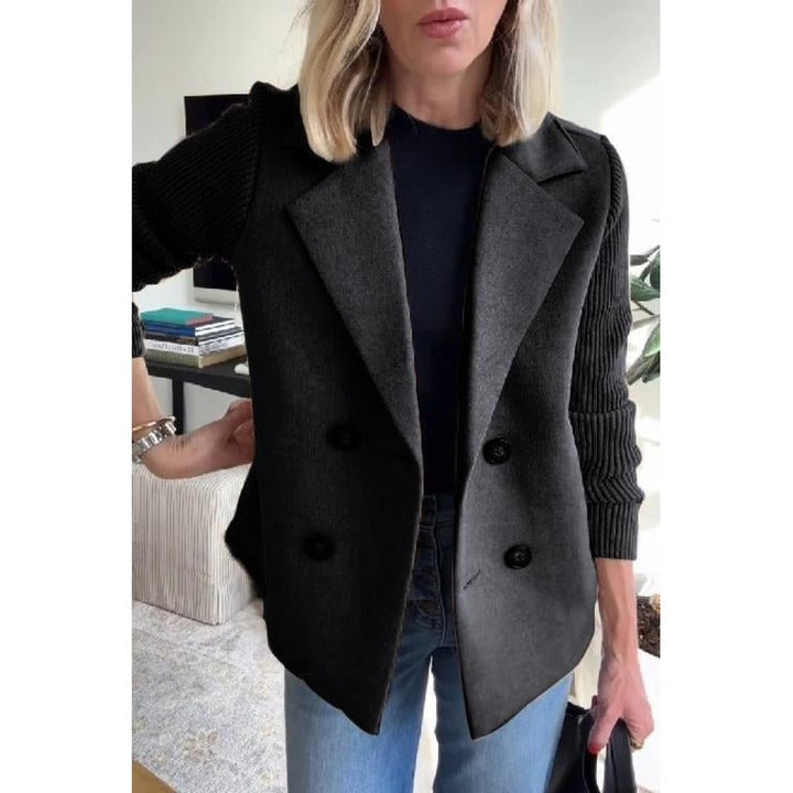 Amora - Elegant blazer med strikkede ærmer